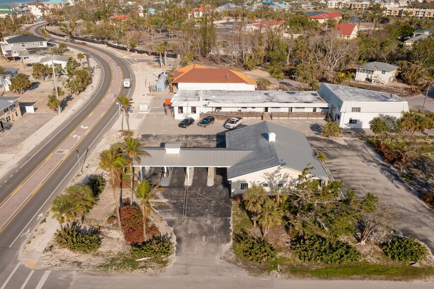 More Photos Of 6061 Estero Blvd, Fort Myers Bank For Sale