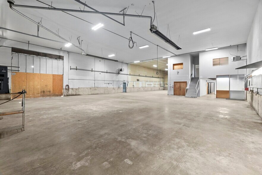 More Photos Of 21 Adonai Ct, Shelton Manufacturing For Sale