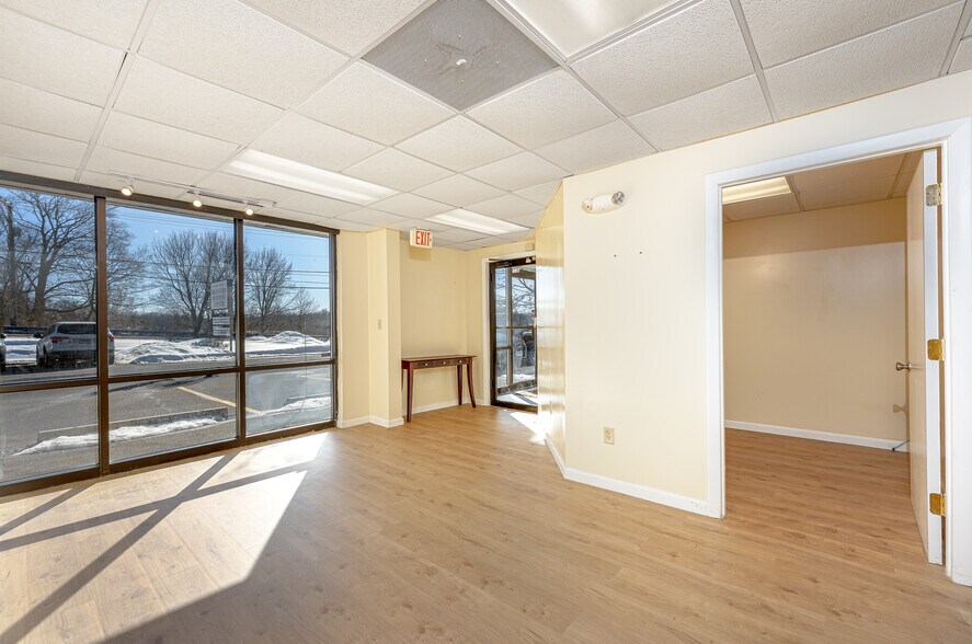 More Photos Of 540 E Main St, Branford Flex For Sale