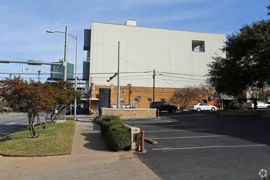 More Photos Of 1705 Guadalupe St, Austin Office For Lease