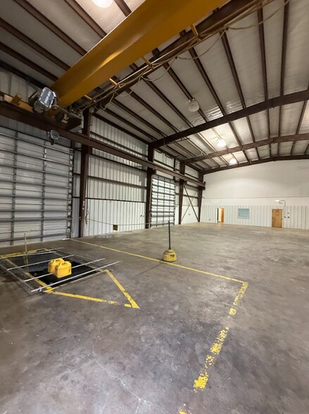 More Photos Of 1420 Holly Road, Corpus Christi Warehouse For Lease