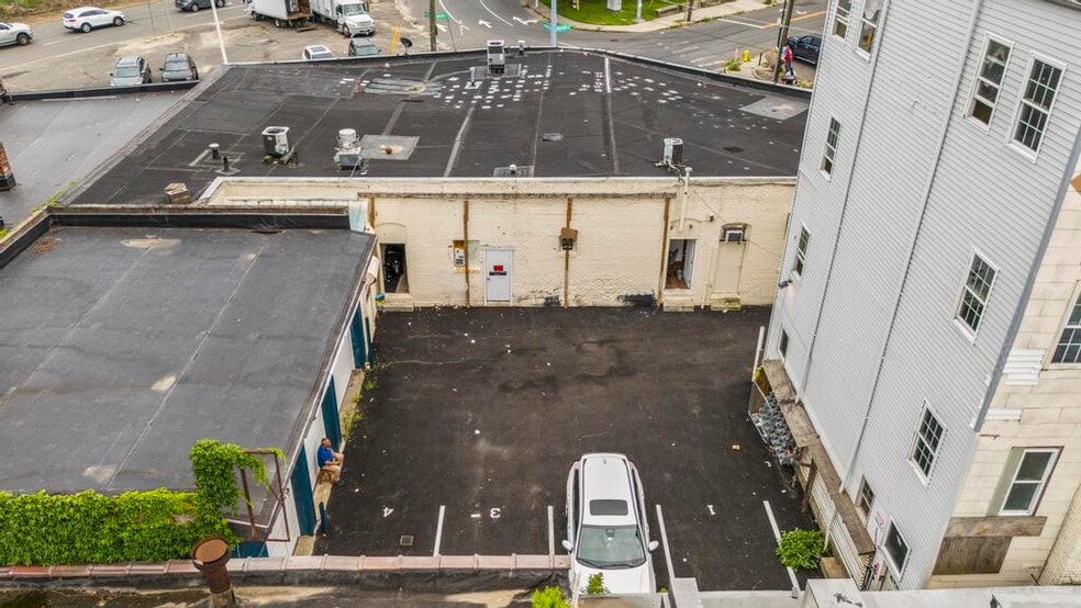 More Photos Of 868-872 Bank St, Waterbury Storefront Retail Residential For Sale