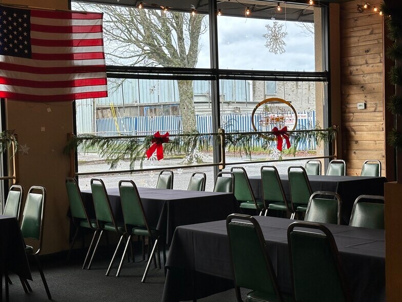 More Photos Of 295 S Broadway, Coos Bay Restaurant For Sale