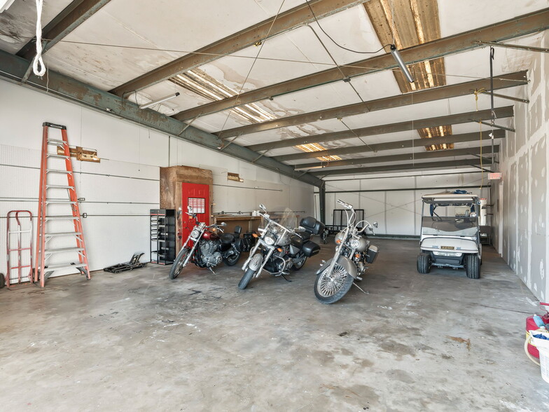 More Photos Of 9594 SE Maricamp Rd, Ocala Auto Repair For Sale