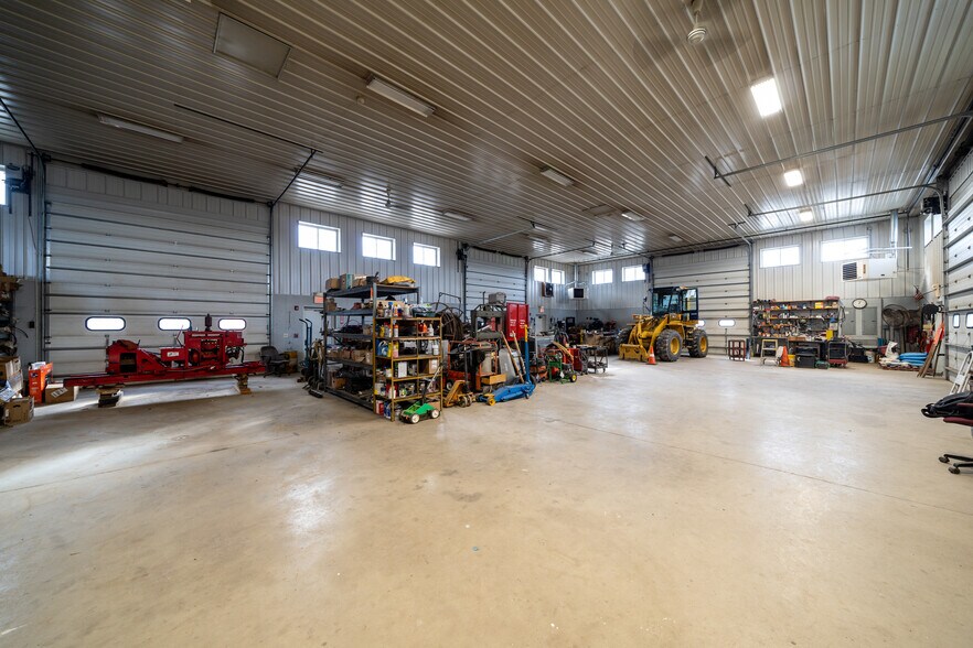 More Photos Of 10 Park Dr, Franklin Warehouse For Lease