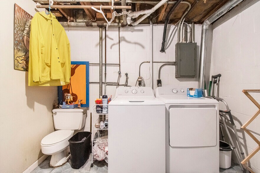 More Photos Of 121 N 35th Ave, Omaha Multifamily For Sale