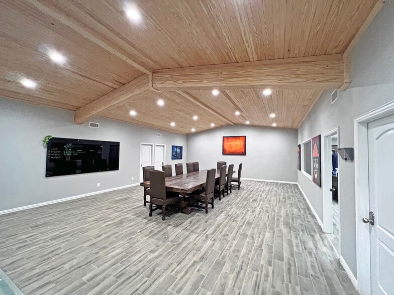 More Photos Of 2741 E Pearl St, Odessa Warehouse For Lease