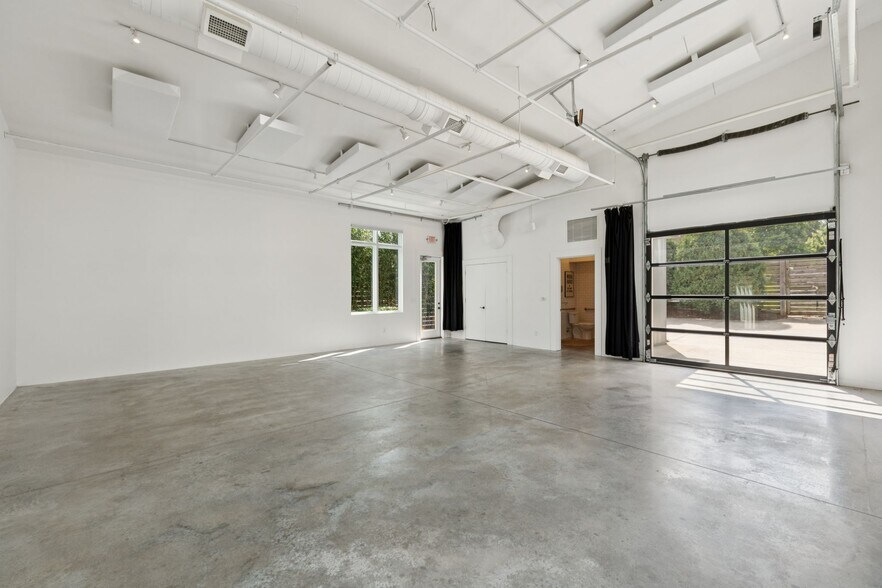 More Photos Of 2517 White Ave, Nashville Office Residential For Sale