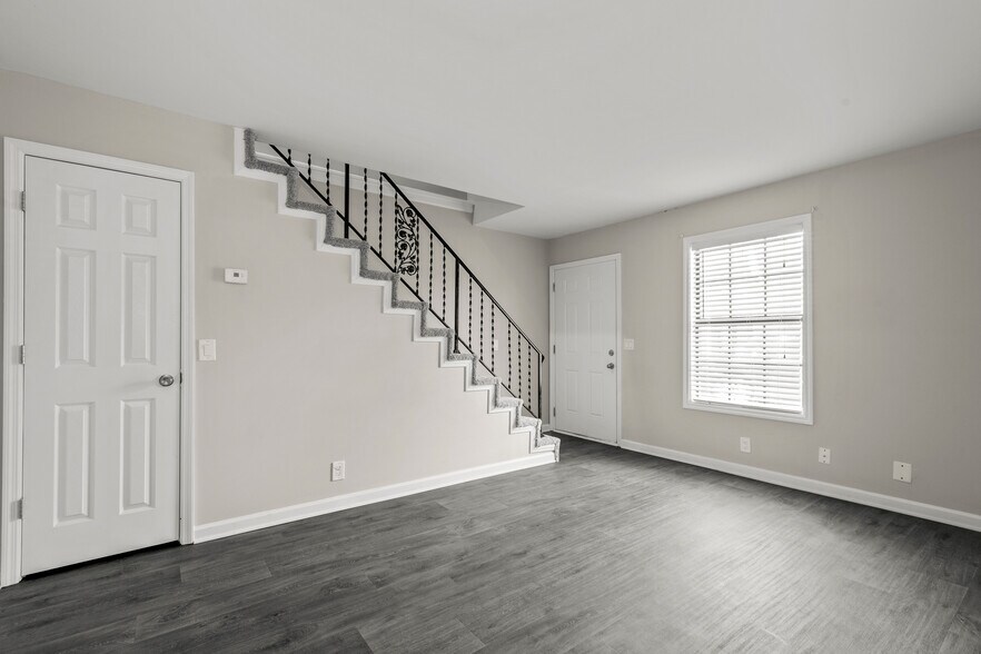 More Photos Of 324 Walton Ferry Rd, Hendersonville Apartments For Sale