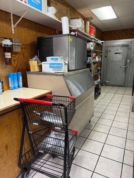 More Photos Of 155 Main St, Oaks General Retail For Sale