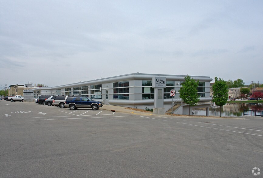 More Photos Of 47 S Water St E, Fort Atkinson Office For Sale