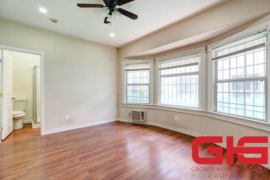 More Photos Of 1234 W 37th Dr, Los Angeles Multifamily For Sale