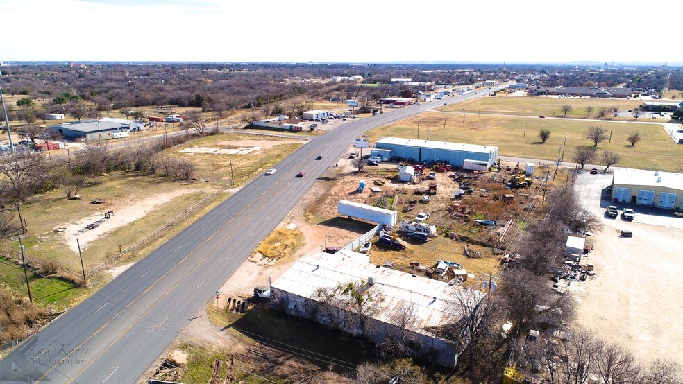 More Photos Of 1902 N Treadaway Blvd, Abilene Showroom For Sale