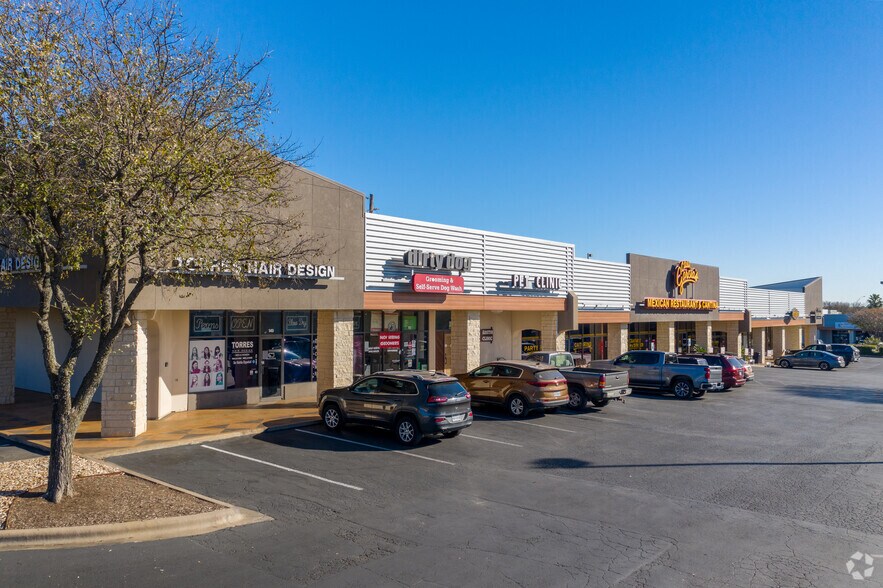 More Photos Of 1901 W William Cannon Dr, Austin Freestanding For Lease