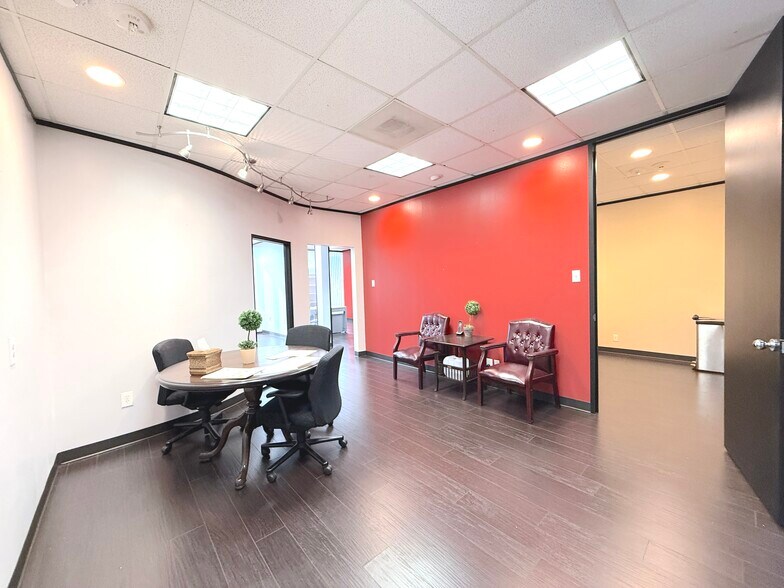 More Photos Of 6100 Corporate Dr, Houston Office For Sale