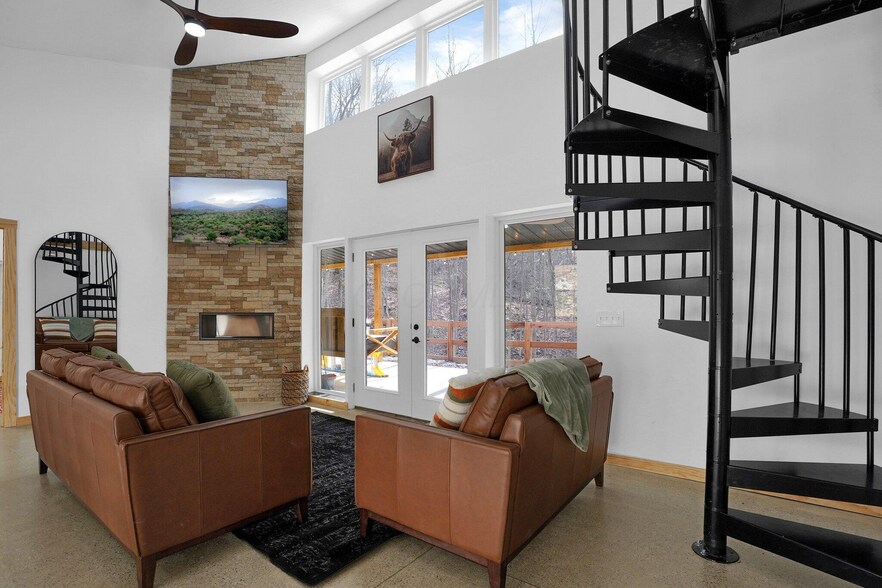 More Photos Of 21360 State Route 327, Laurelville Specialty For Sale