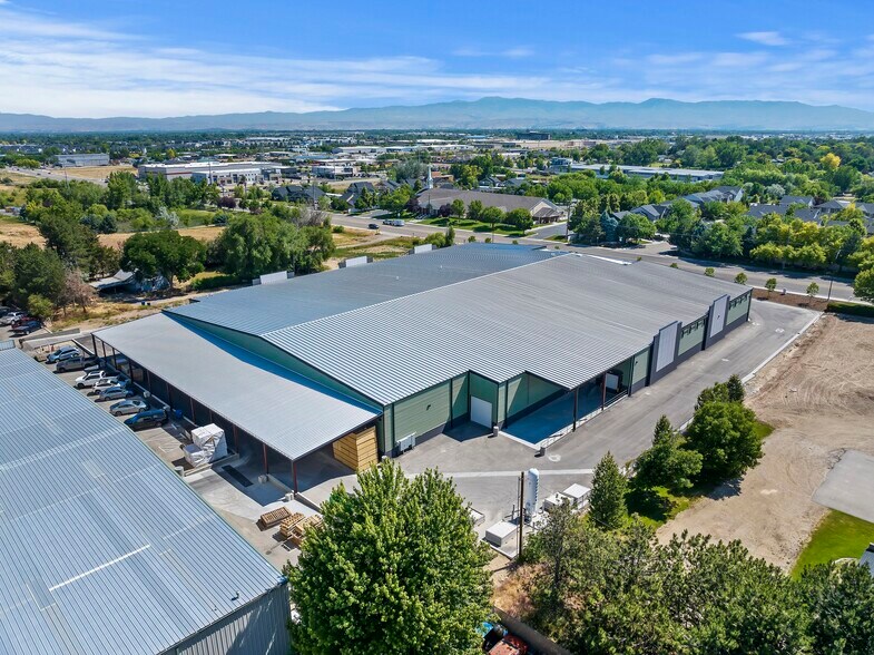 More Photos Of 335 S Locust Grove Rd, Meridian Manufacturing For Sale