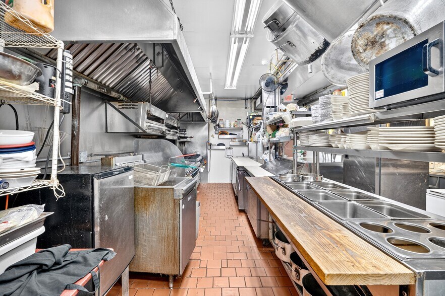 More Photos Of 79 S Liberty Dr, Stony Point General Retail For Sale