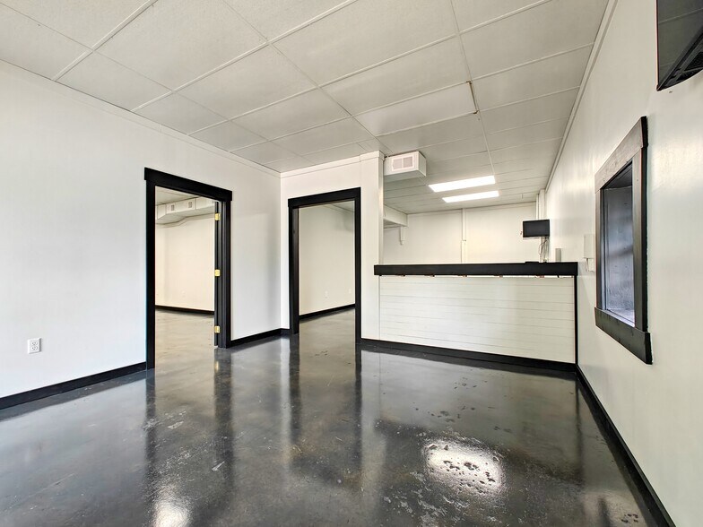 More Photos Of 13700 Hwy 70, Huntingdon Storefront For Sale