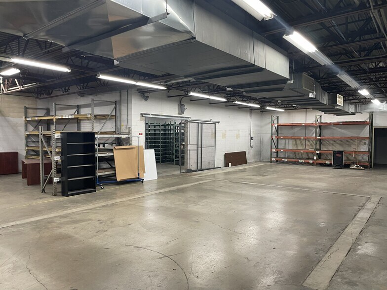 More Photos Of 720 S Edgewood Ave, Urbana Manufacturing For Lease
