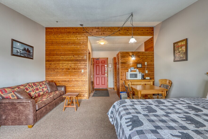 More Photos Of 10429 State Road 27, Hayward Hotel For Sale