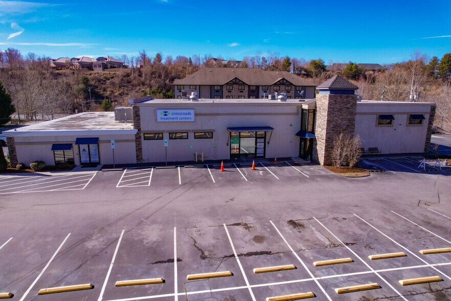 Primary Photo Of 6 Roberts Rd, Asheville Office For Lease