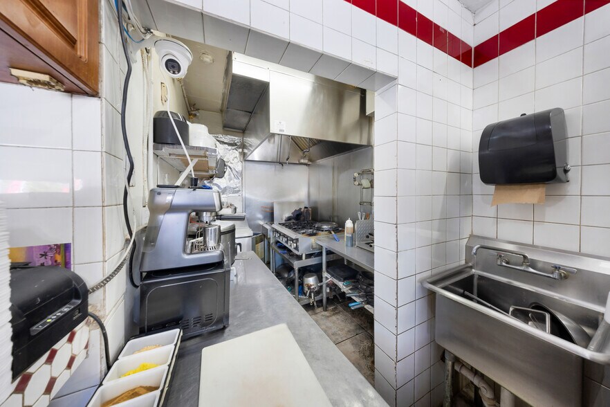 More Photos Of 2692 Palm Ave, Hialeah Auto Repair For Sale