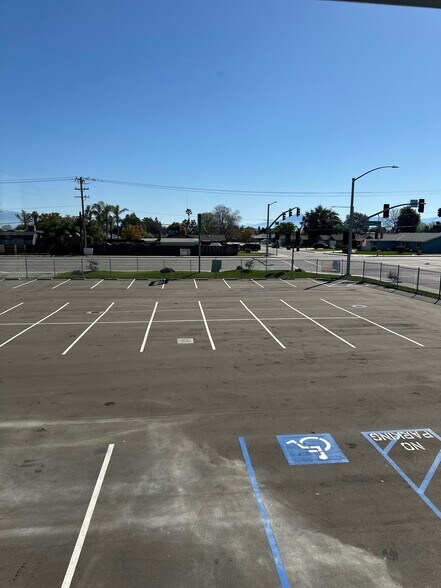 More Photos Of 5151 Stine Rd, Bakersfield Storefront Retail Office For Lease