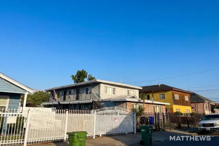 More Photos Of 9235 Holly St, Oakland Apartments For Sale