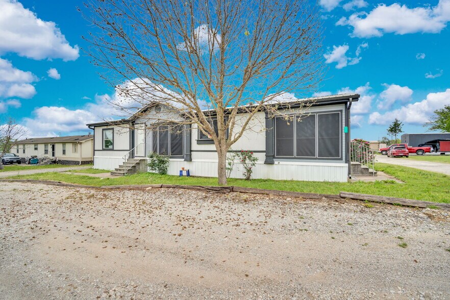 More Photos Of 4612 County Road 616, Alvarado Multifamily For Sale