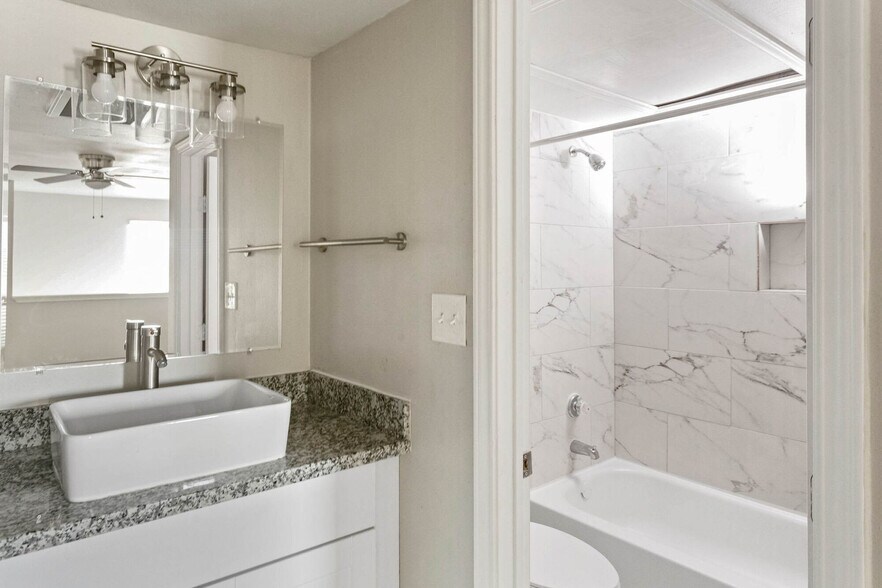 More Photos Of 8600 S Course Dr, Houston Apartments For Sale