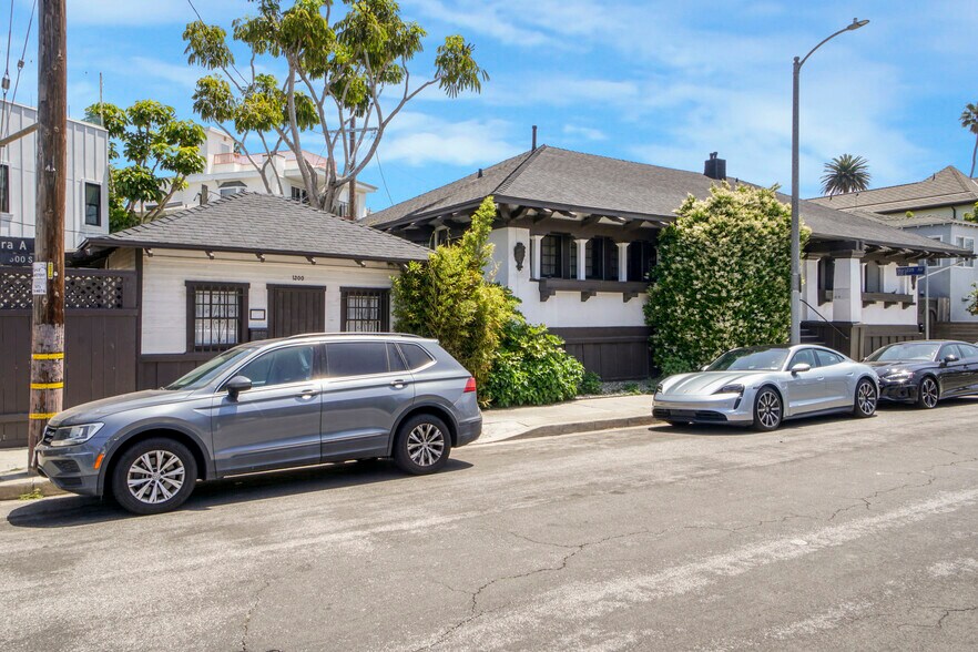 More Photos Of 1300 Riviera Ave, Venice Apartments For Sale