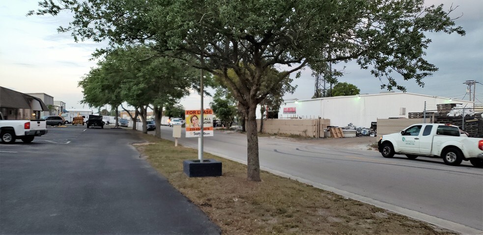 More Photos Of 1013-1017 SE 12th Ave, Cape Coral Industrial For Lease