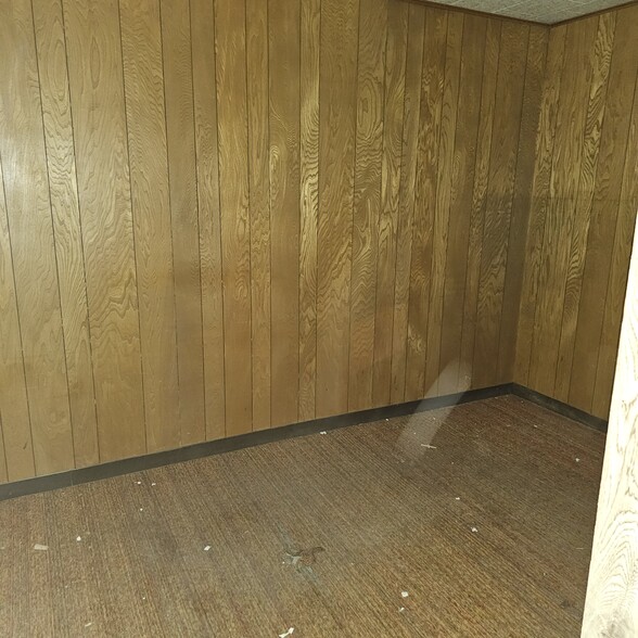 More Photos Of 116 Bay Dr, Great Falls Industrial For Sale