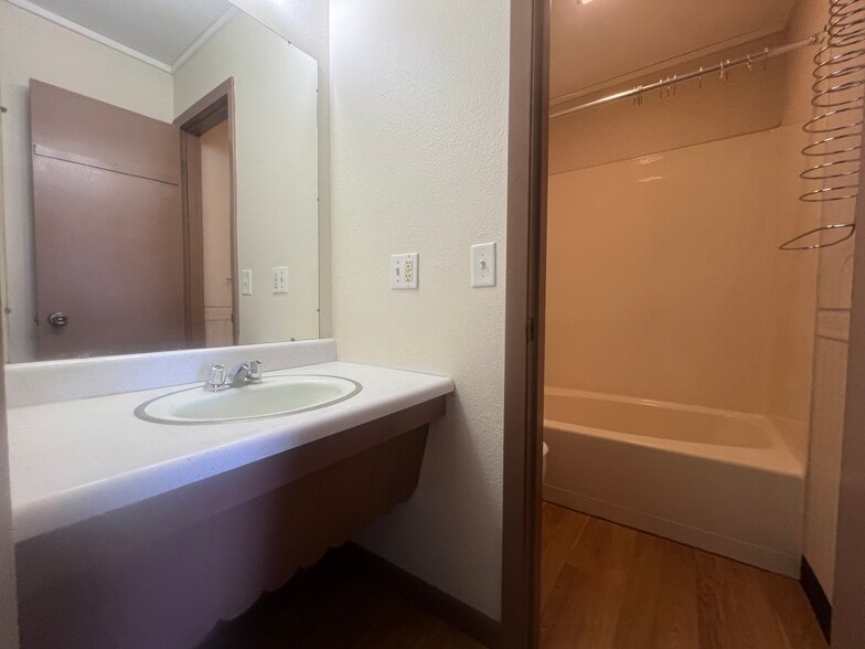 More Photos Of 2010 E Main St, Lamoni Hotel For Sale