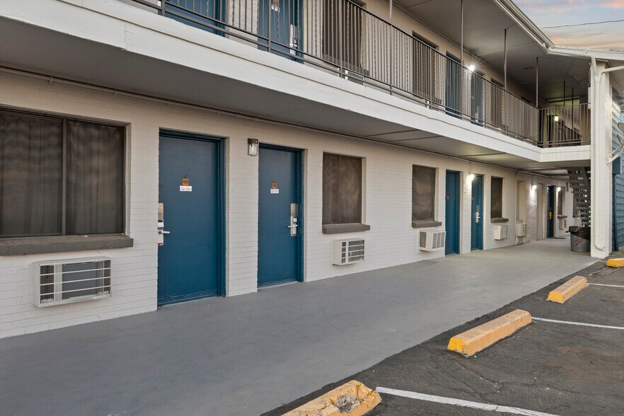 More Photos Of 4021 N 27th Ave, Phoenix Hotel For Sale