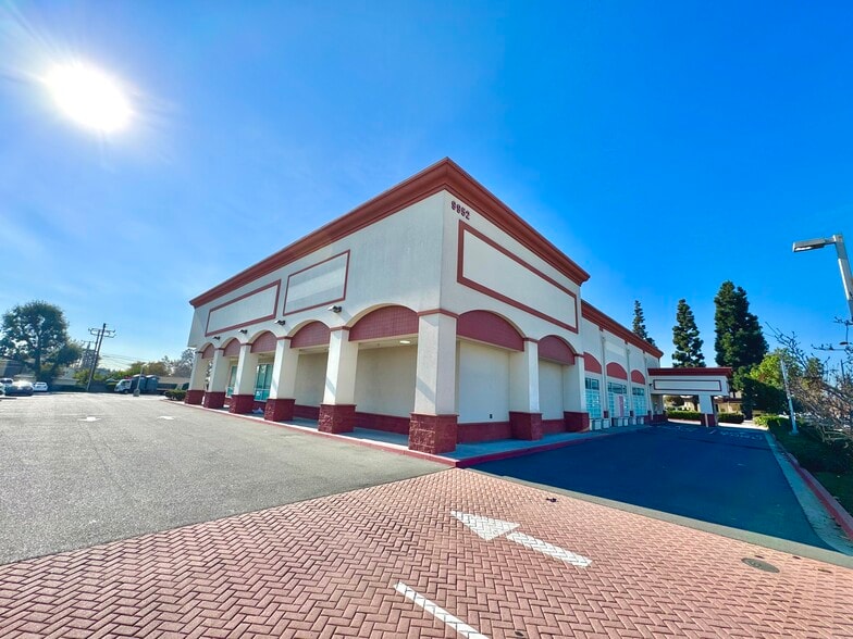 More Photos Of 9952 Las Tunas Dr, Temple City Drugstore For Lease