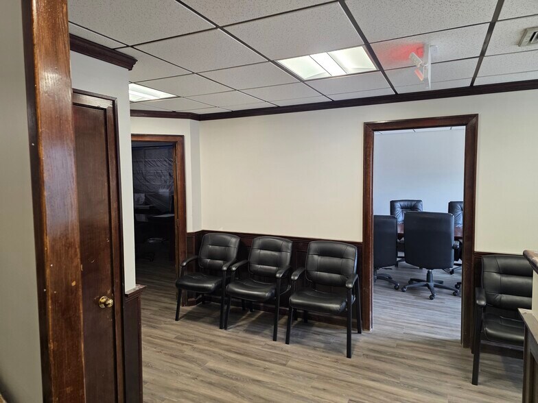 More Photos Of 98 Willis Ave, Mineola Office For Lease