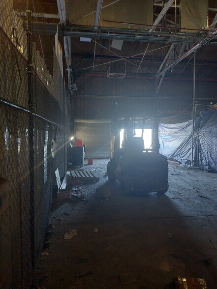 More Photos Of 700 Columbia St, Brooklyn Warehouse For Lease