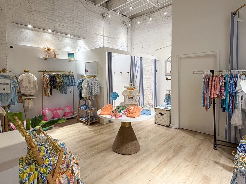 More Photos Of 345 King St, Charleston Storefront Retail Office For Lease