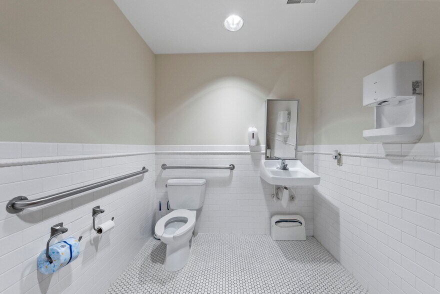 More Photos Of 3 Mapleton Rd, Princeton Office For Sale