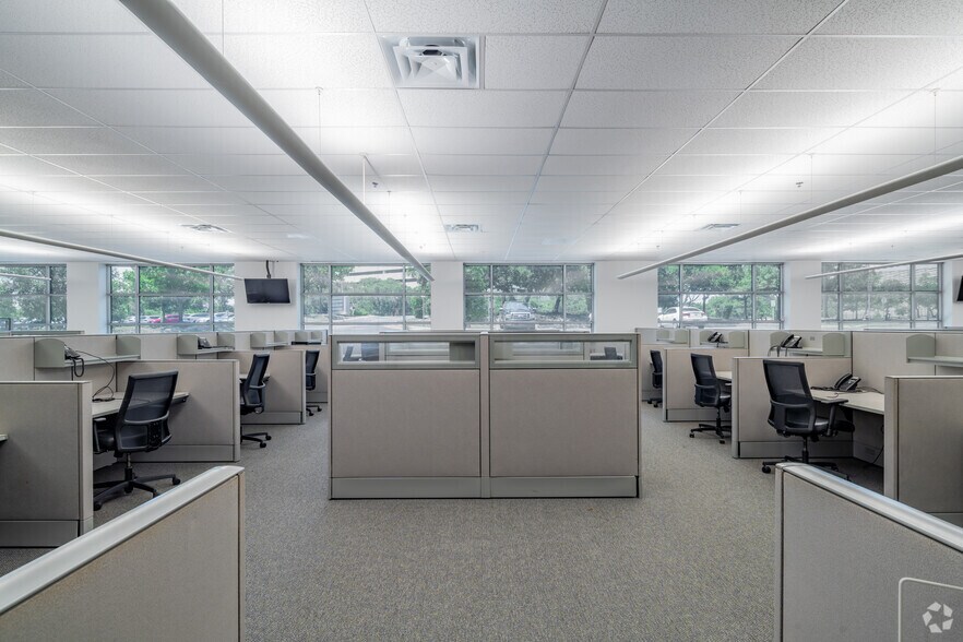 More Photos Of 10000 Rogers Run, San Antonio Office For Sale