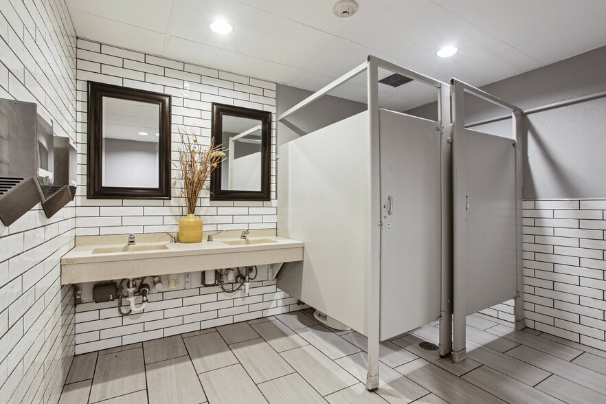 More Photos Of 76 Broadway, Denver Storefront Retail Office For Lease