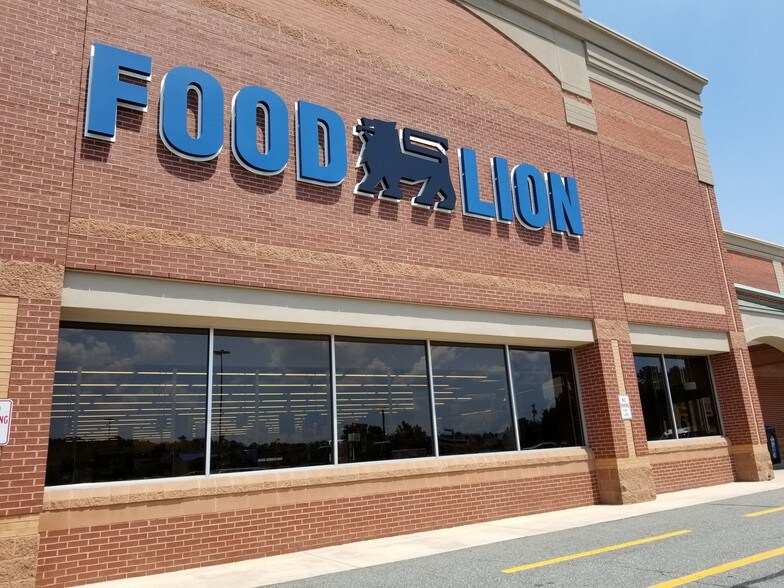 More Photos Of 835 Williamson Rd, Mooresville Unknown For Lease