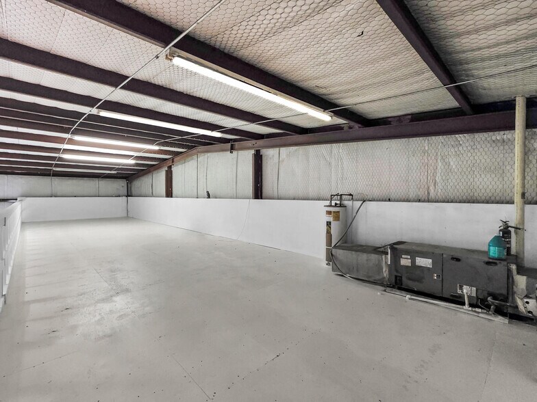 More Photos Of 7387 TX-164 Hwy, Buffalo Warehouse For Lease