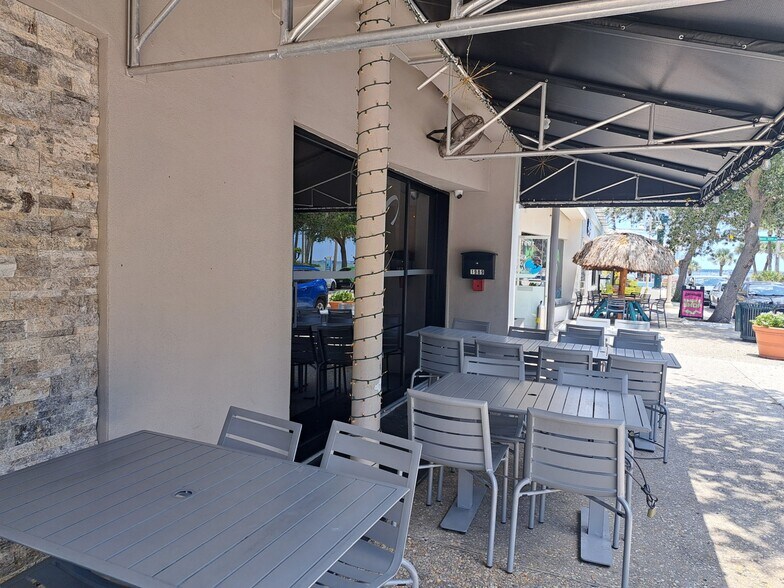 More Photos Of 1959-3310 NE Jensen Beach Blvd, Jensen Beach Storefront Retail Office For Lease