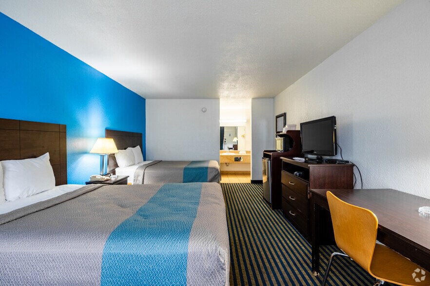 More Photos Of 722 E Pancake Blvd, Liberal Hotel For Sale