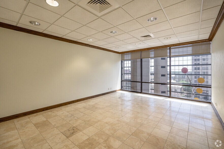 More Photos Of 100 N Broadway St, Wichita Office For Lease