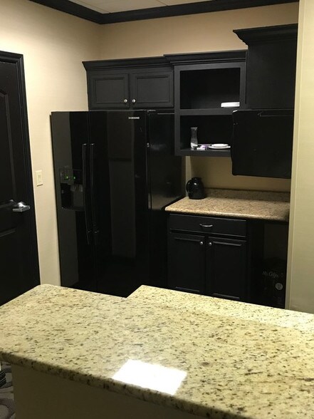 More Photos Of 1135 Kinwest Pky, Irving Office For Sale