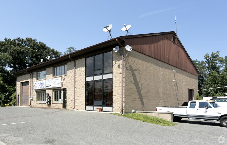 Primary Photo Of 337 N State Route 36, Port Monmouth Showroom For Lease